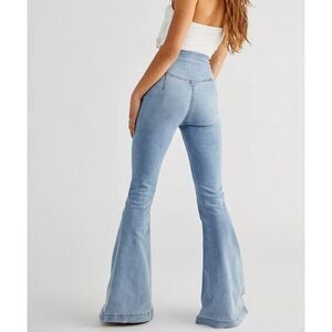 NEW Free‎ People We the Free flare jeans Curvy fit light wash, size 35